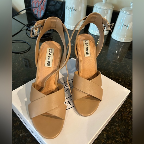 Steve Madden block heel pumps - Picture 2 of 3